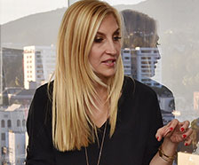 Jacqueline Saturn ’90 photo